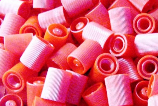 Şakirler Ürünleri Enjeksiyon Plastik Kapak Diş M9x1.25 Kırmızı Tırtıllı Ø18