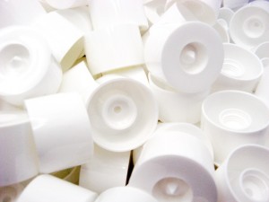 Şakirler Ürünleri Enjeksiyon Plastik Kapak Diş M11x1.25 Beyaz Düz Ø30